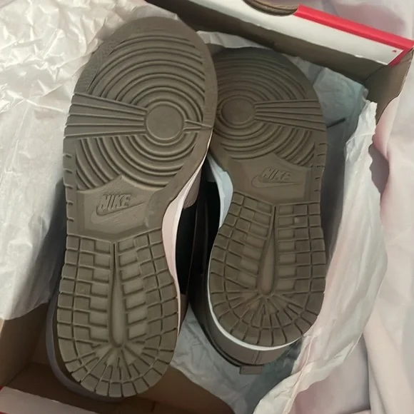 Women’s Nike Dunk High Fossil size 6 - Picture 5 of 10